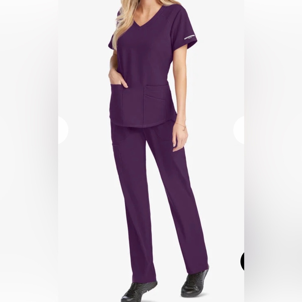 Skechers by Barco Eggplant purple scrub top and pants set Medium Petite